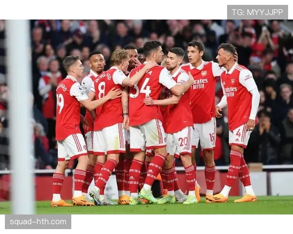 绝妙进球引爆全场！球迷热议足球赛精彩瞬间